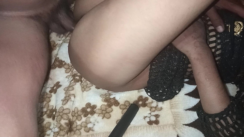 Sexy jaan: Zum ersten mal wird der arsch meiner frisch verheirateten freundin...