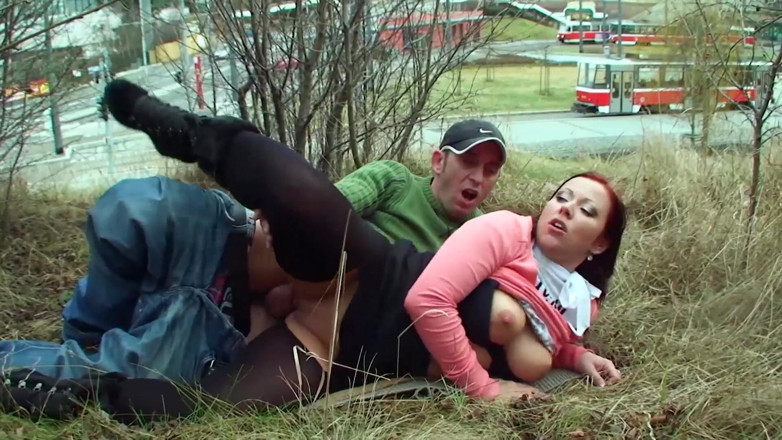 THAGSON: Baise en plein air dans la rue