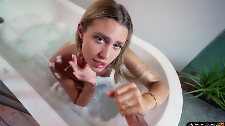 ReplayXXXLady: Глибокий і мокрий мінет з великим камшотом на обличчя