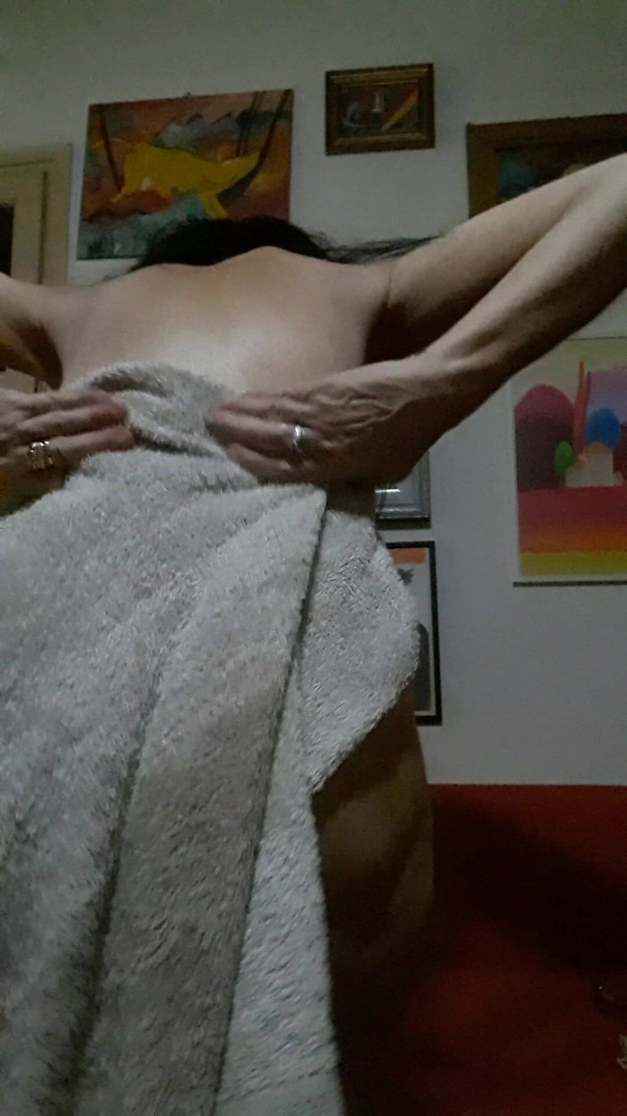 WEBREGINETTA2023: Masturbation de l’intérieur slip et porno à la main