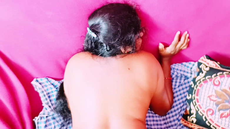 Telugu honey lips: सौतेली मम्मी और सौतेला बेटा डॉगी स्टाइल चुदाई कर रहे हैं। तेलुगु गंदी बातचीत