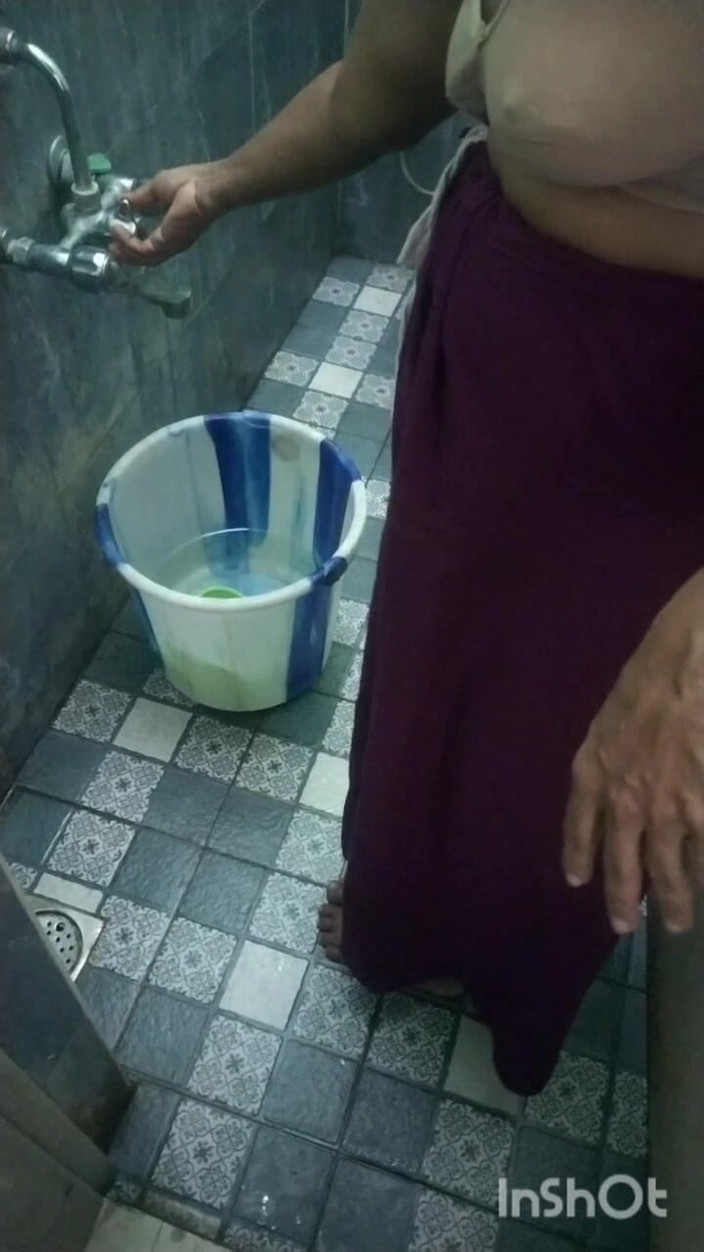 Benita sweety: Pissande het video och avslappnad tamil hot talking