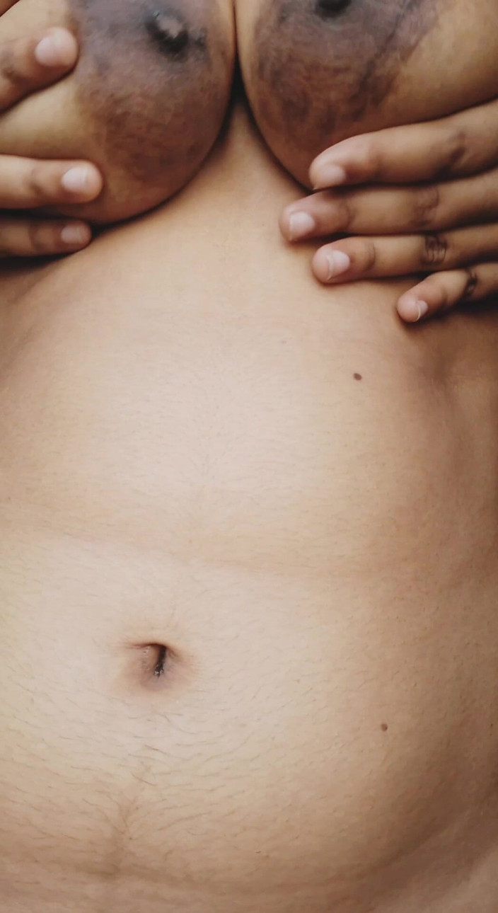 PaliWorld: नौकरानी के स्तन घर के मालिक द्वारा दबाए जा रहे हैं