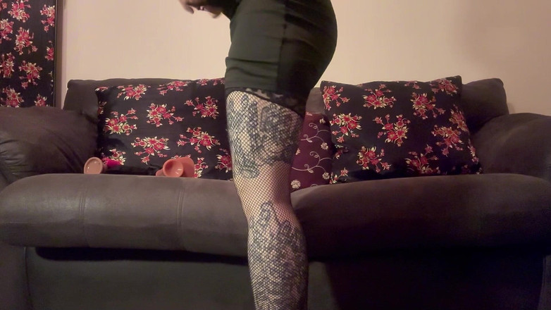 Bigtiddygoth: 흑인 대물 자지에 갇힌 패자: 작은 순결 자지에 대한 엄마의 크림 같은 보지 굴욕