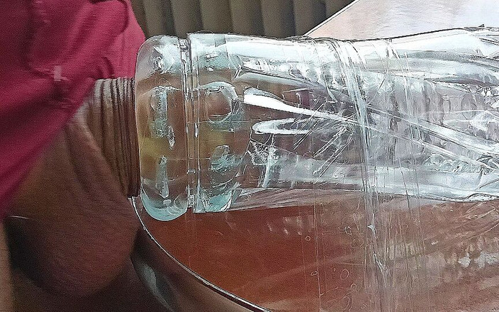 ArchiRusik: 用他的大热鸡巴和球舔箫并完成了尖叫的小穴!!