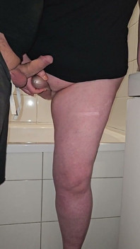 Il Figliastro Mi Ha Implorato Di Sborrare Sulla Mia Figa Pelosa Nel Bagno