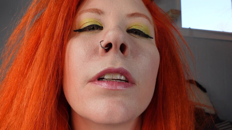 Deanna deadly: Roze Lipgloss kussen en lipgloss aanbrengen