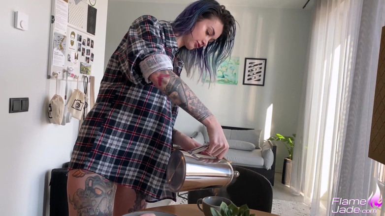 Flame Jade: Lustful girlfriend sucking dick instead of breakfast