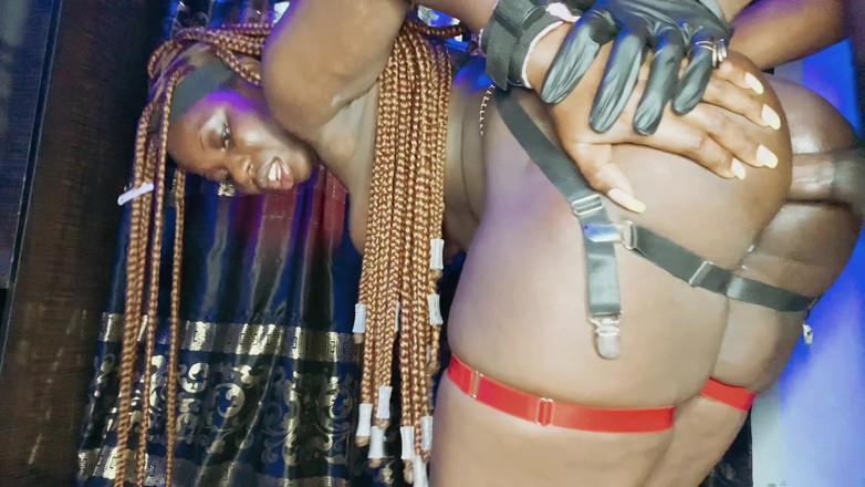 Nastyblackmama: Я неслухняна повія, і мені подобається поводитися як з рабом для цукрового тата, він кінчає мені на обличчя і трахає мій анус без презерватива