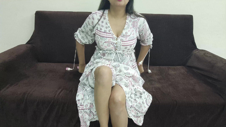 Saarabhabhi6: Cambia vestiti di fronte al cognato che sta guardando il...