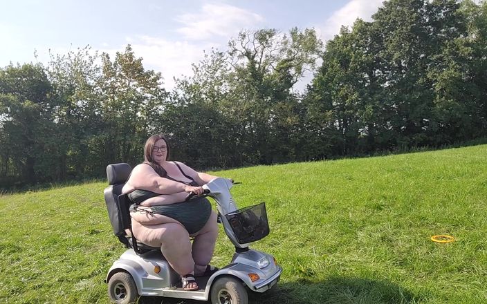 SSBBW Lady Brads: Riding my new mobility scooter