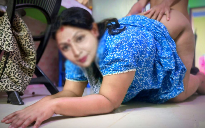 Your Boy's Cum: Indická desi sexy tetička ošukaná sousedem, když ráno vaří v...