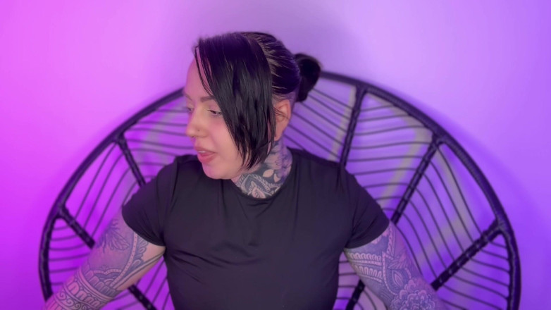 Miss Valentina: Ballbusting a šukání