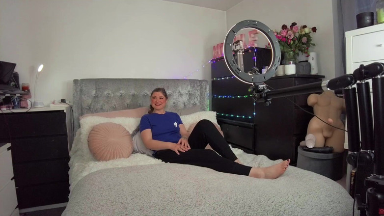BangAfan: British Cougar Bts of Her VR Scene.