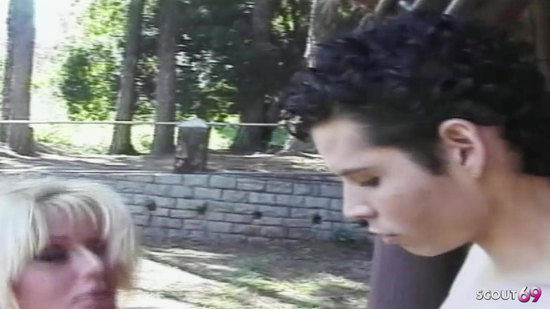 Shemale TS Collection: Ladyboy kurus pirang disetubuhi anal di luar ruangan pada kencan...