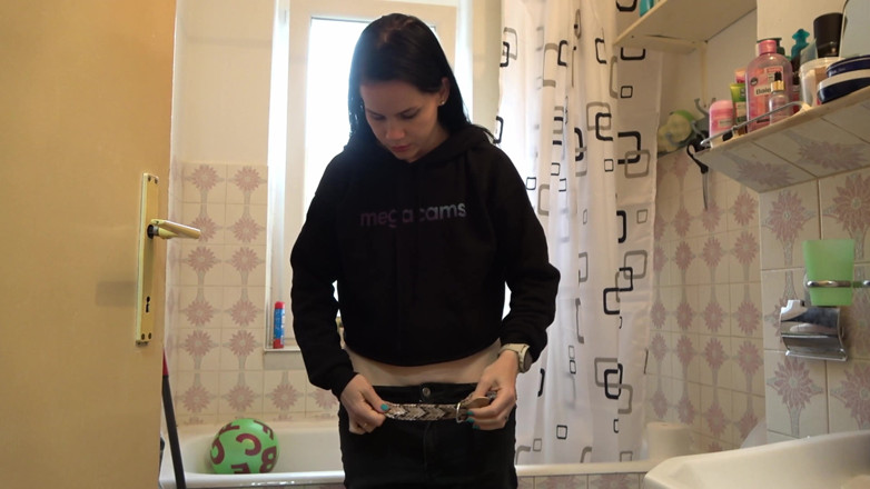Anna Sky: Anna was chained up and had an orgasm