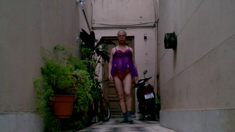 Dildo Man and Cross Hard Sex: Showing ass outdoor