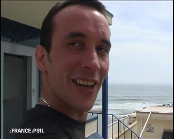 La France a Poil: Two Hotties Sharing a Cock Get Sodomized and Double Penetrated...