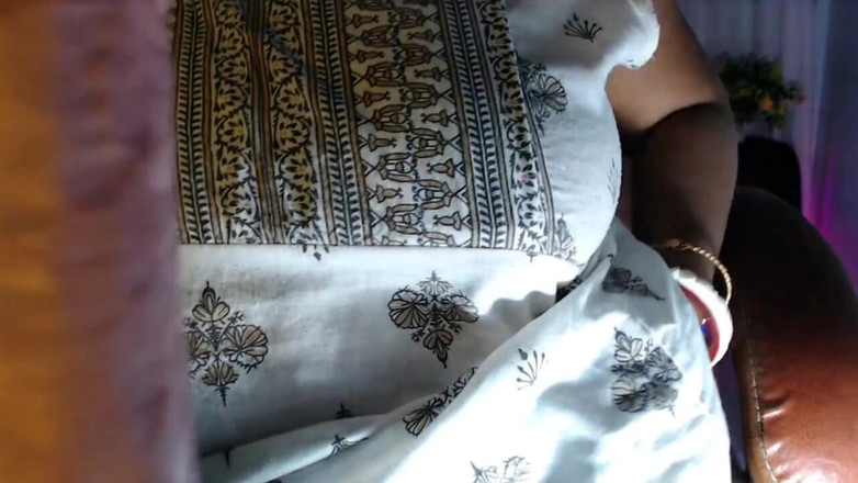 HotGirl21: Desi sexy holka Prsa bradavky Sání robertku kundička šukání.