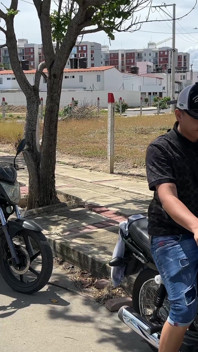 I Find a Sexy Big Ass Girl with Her Motorcycle Stranded so I Decide to Help Her and in Return She Lets Me Give