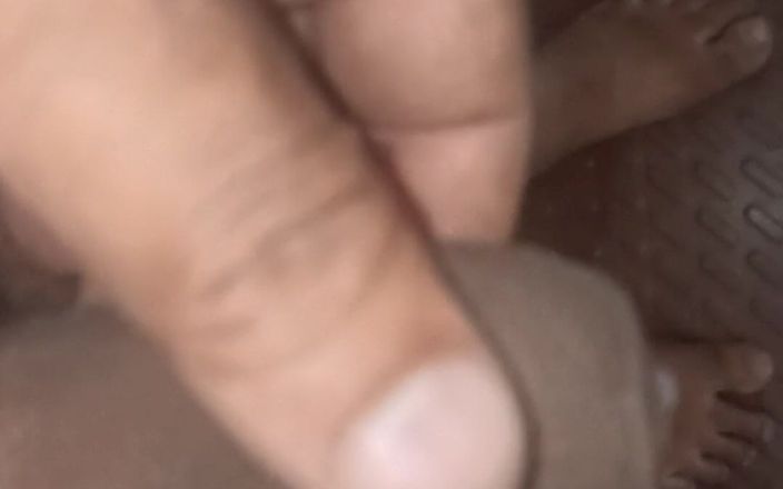 Deepak1989cage: 年轻的甜美Roxanne第一次在镜头前被干！观看这个色情处女吮吸和操她的方式