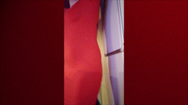 Joslin: 빨간 드레스를 입고 춤을 추는 Sissy Joslin