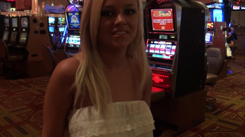 Bananas with Melons: Porno amatérská scéna 1_sexy prsatá kočička blondýnka dostane amatérský sex v...