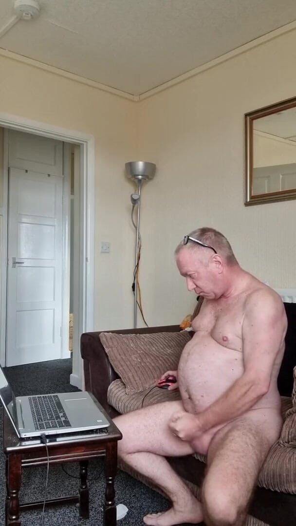 Robert Ellis porn: Male masterbating until load shoots