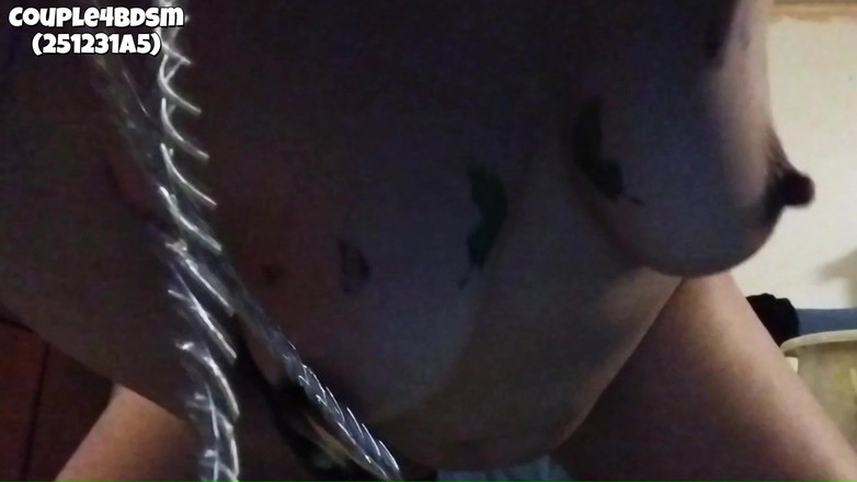 Couple4bdsm: Futută pe la spate cu cleme pentru sfârc, vedere din...