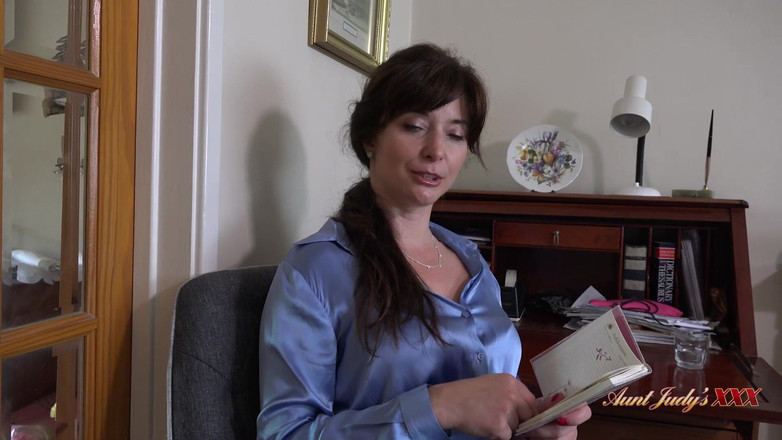Aunt Judy's XXX: AuntJudysXXX - セクシーな熟女上司レディアシャがオフィスであなたのチンポをしゃぶる(主観)