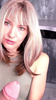 A Very Hot Girl Really Wants to Suck a Big Cock