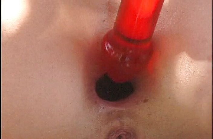 Perfect Porno: Pequeña vecina follada por el culo y mamada gangbanged