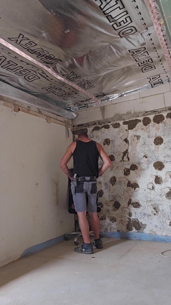 Chris_snoopy_91: Ancora eccitata nel cantiere, ho bisogno di un vero cazzo...