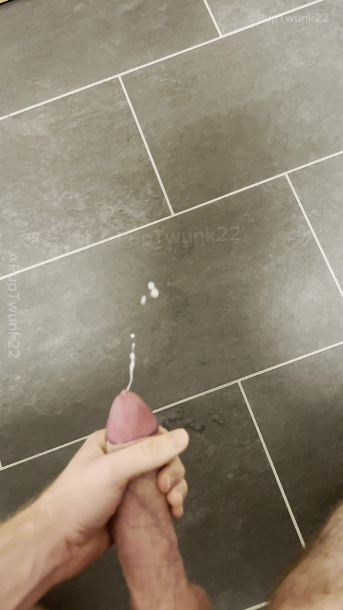 PupTwunk22: 健身后的大量射精。