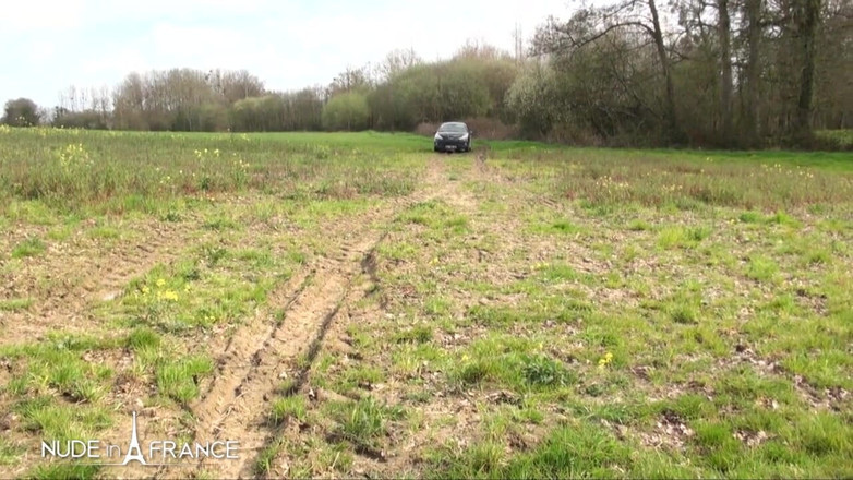 Nude in France: Pelacur toket besar nakal dientot ke mana-mana bahkan di atas...