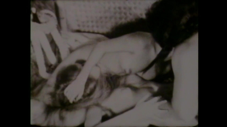 Vintage megastore: Coppia Lesbica Con Il Loro Scopatore.