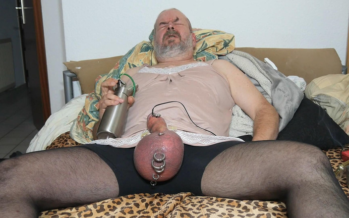 Qualzucht: Jag blåser upp pungen, med elektrostimulering!