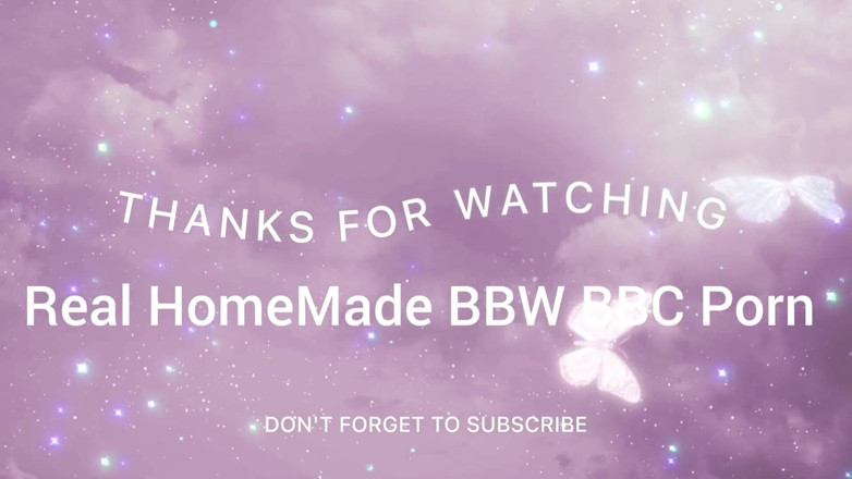 Real homemade BBW BBC porn: Grubaski leżał na kanapie, bawiąc się moimi dużymi cyckami