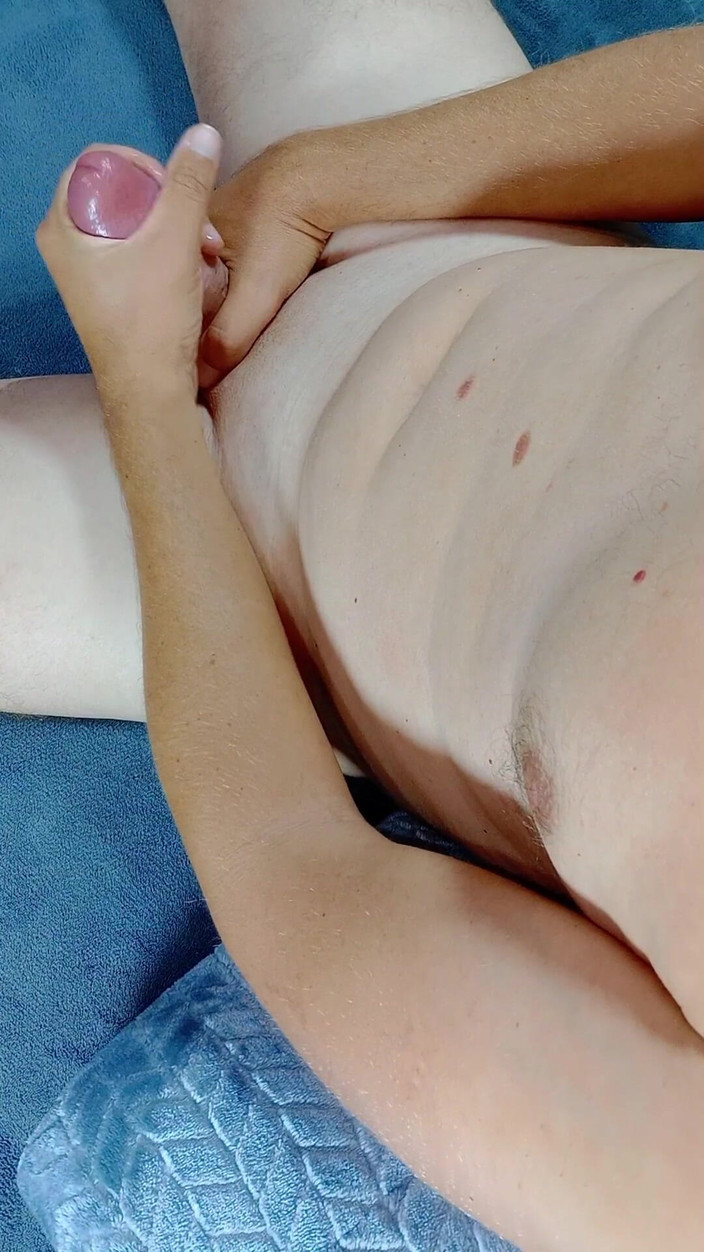 chris_aitrix: Saya melancap memanjangkan orgasme sehingga semua susu keluar Chris_aitrix