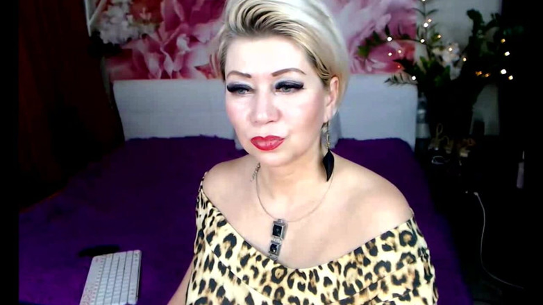 AimeeParadise: Matura sposata webcam troia squisiti giochi con la lingua e...