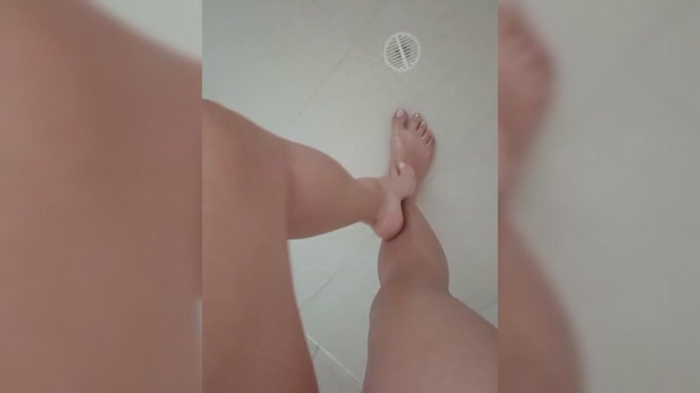 Lulu sweet: Sexy voeten onder de douche