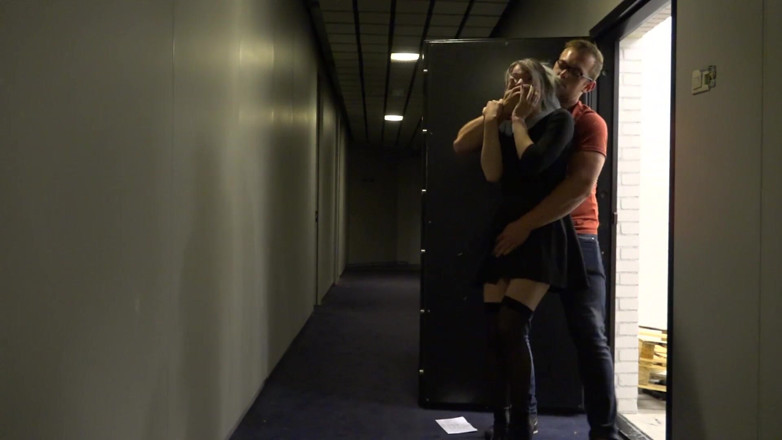 Restricting Ropes: Luna Grey - real estate agent