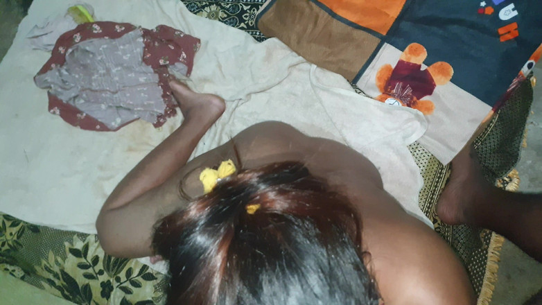 Tiyana: Submisivní mladá Lonly domácí manželka s chlupy hluboko v krku