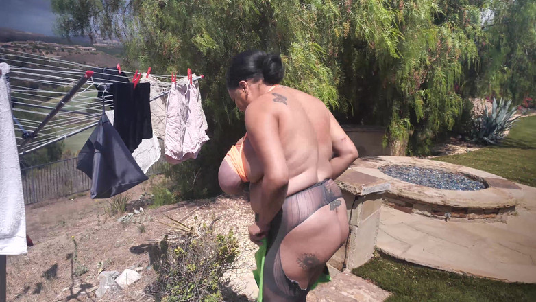 Stephanie Roberts: Danni Laundry Day