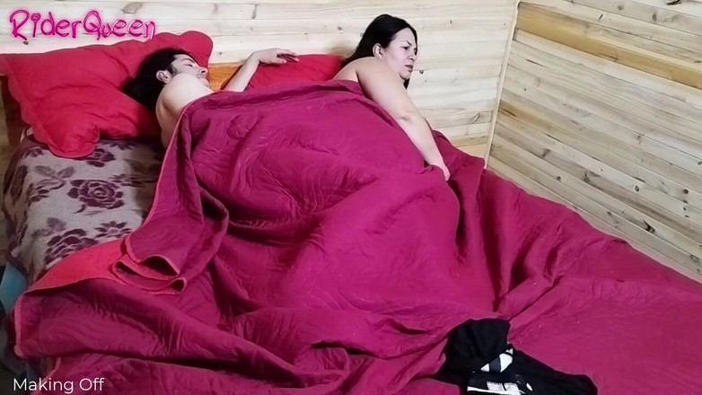 Riderqueen: Repetiție în pat, soțul încornorat își filmează soția cu un tânăr futai