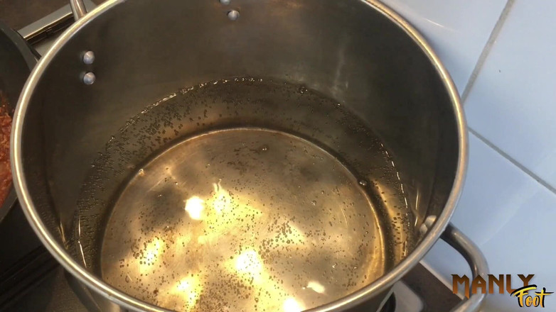 Manlyfoot: Vaření se mnou - Spaghetti - Série ponožky se spermatem - Manlyfoot