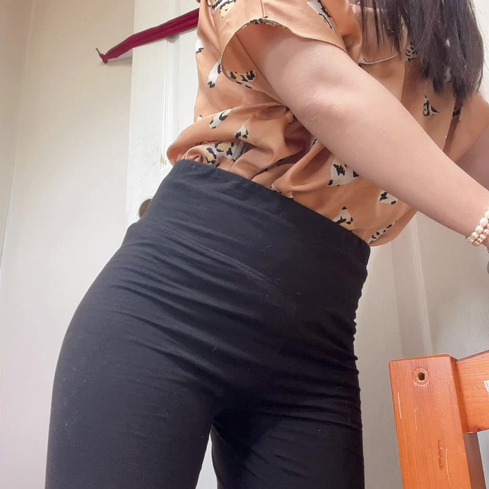 sweethanajapanese: Wear Sexy Dress Piss Pussy Nice