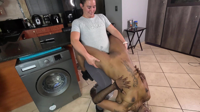 domslutfucker: Estragando uma aniversariante com uma mesa, dança da volta, bolo...