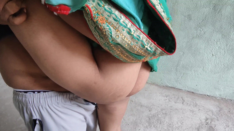 biharisonam: Stepsister-in-law Was Wearing a Saree and Was Wearing a Broom...