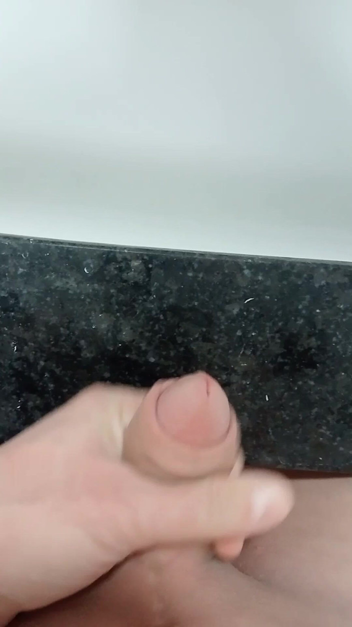 Gokmen Yaman: मरे Yaman बाथरूम में अपना पोर्न देखते हुए अकेले हस्तमैथुन करते हैं..